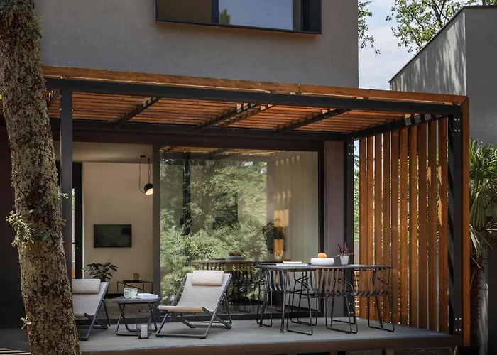 Cozy In With House A Panoramic View *